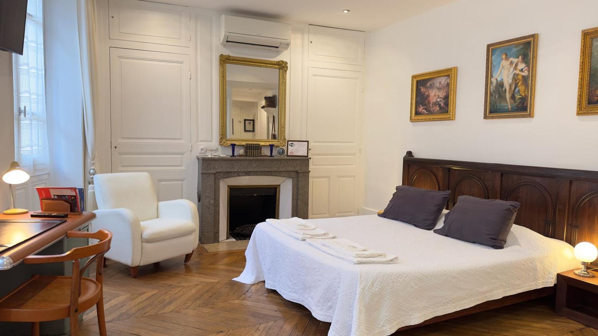 Chambre De Charme Au Coeur Du Vieux Valence - Confort & Calme ภายนอก รูปภาพ