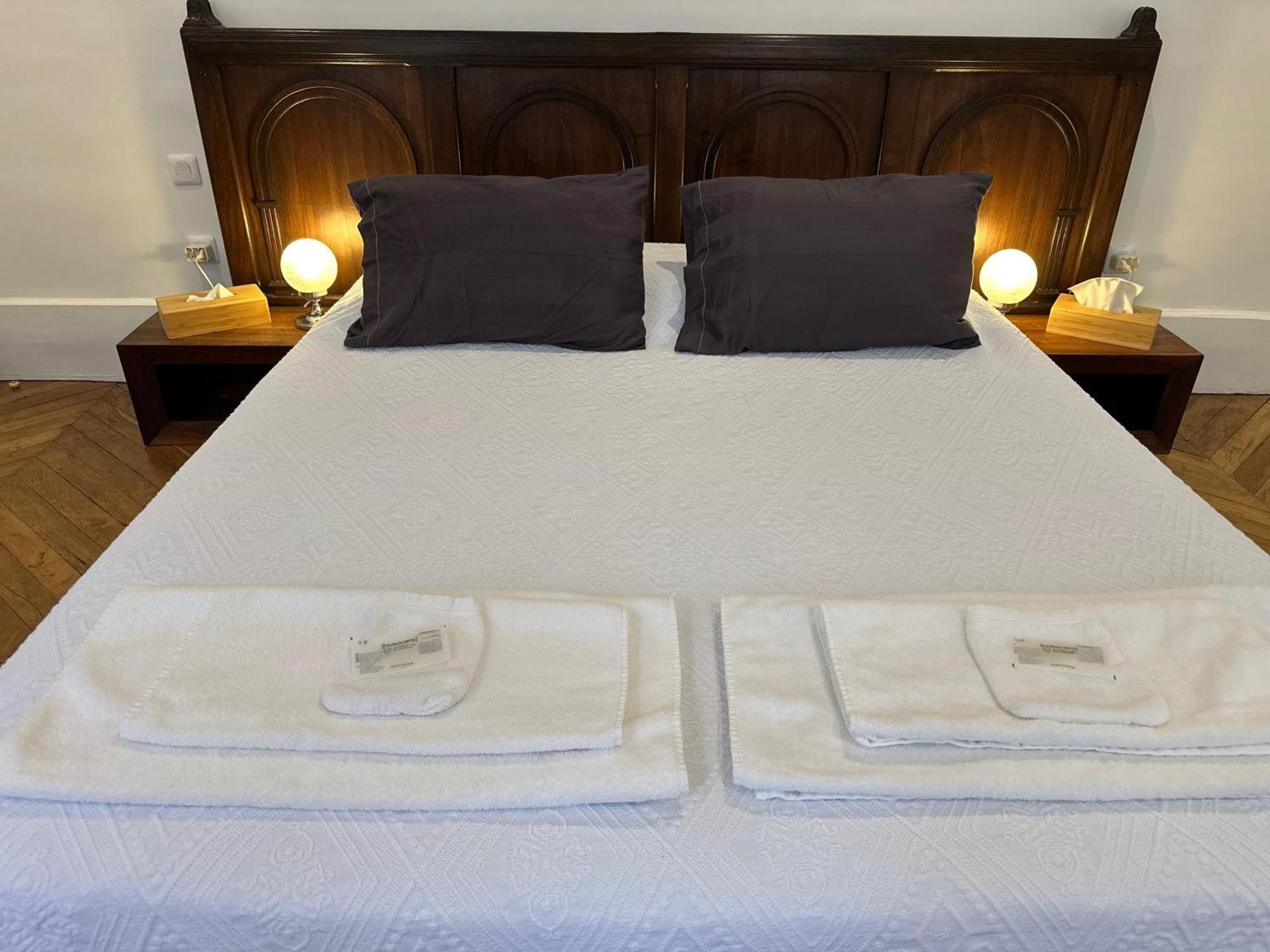 Chambre De Charme Au Coeur Du Vieux Valence - Confort & Calme ภายนอก รูปภาพ